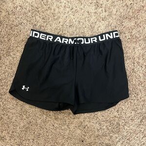 Under Armour Women's Black Shorts YXL